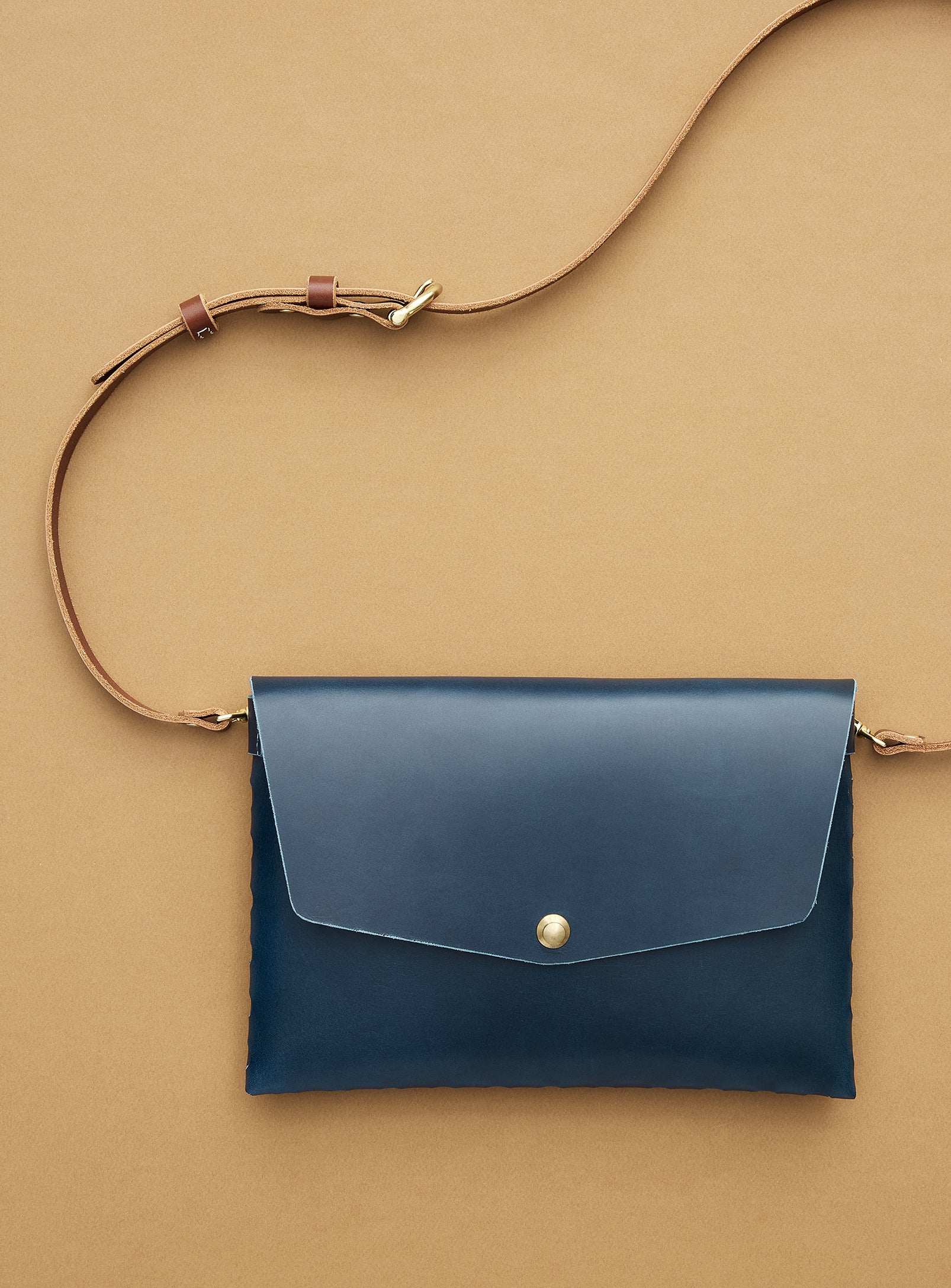 modjūl’s leather mini bag deluxe bag in blue. A larger take on the classic mini bag, a rectangular-shaped bag with long detachable straps, handcrafted in Canada using quality Italian leather and brass hardware.