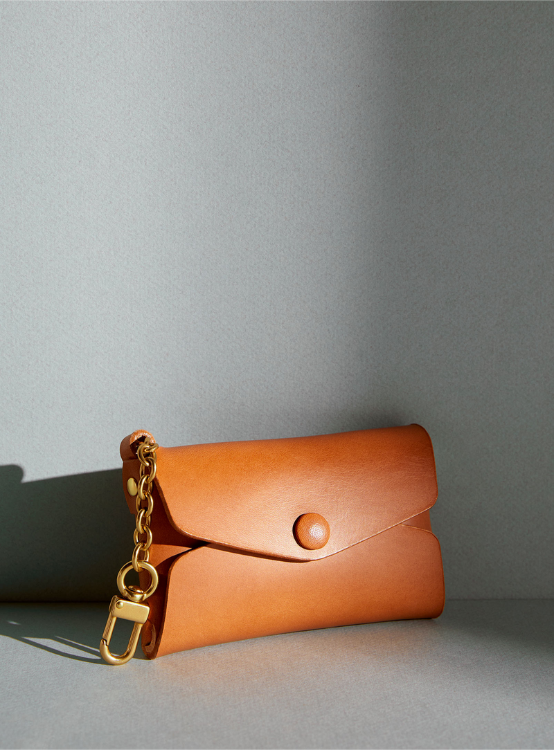 Pouch 2025 with chain