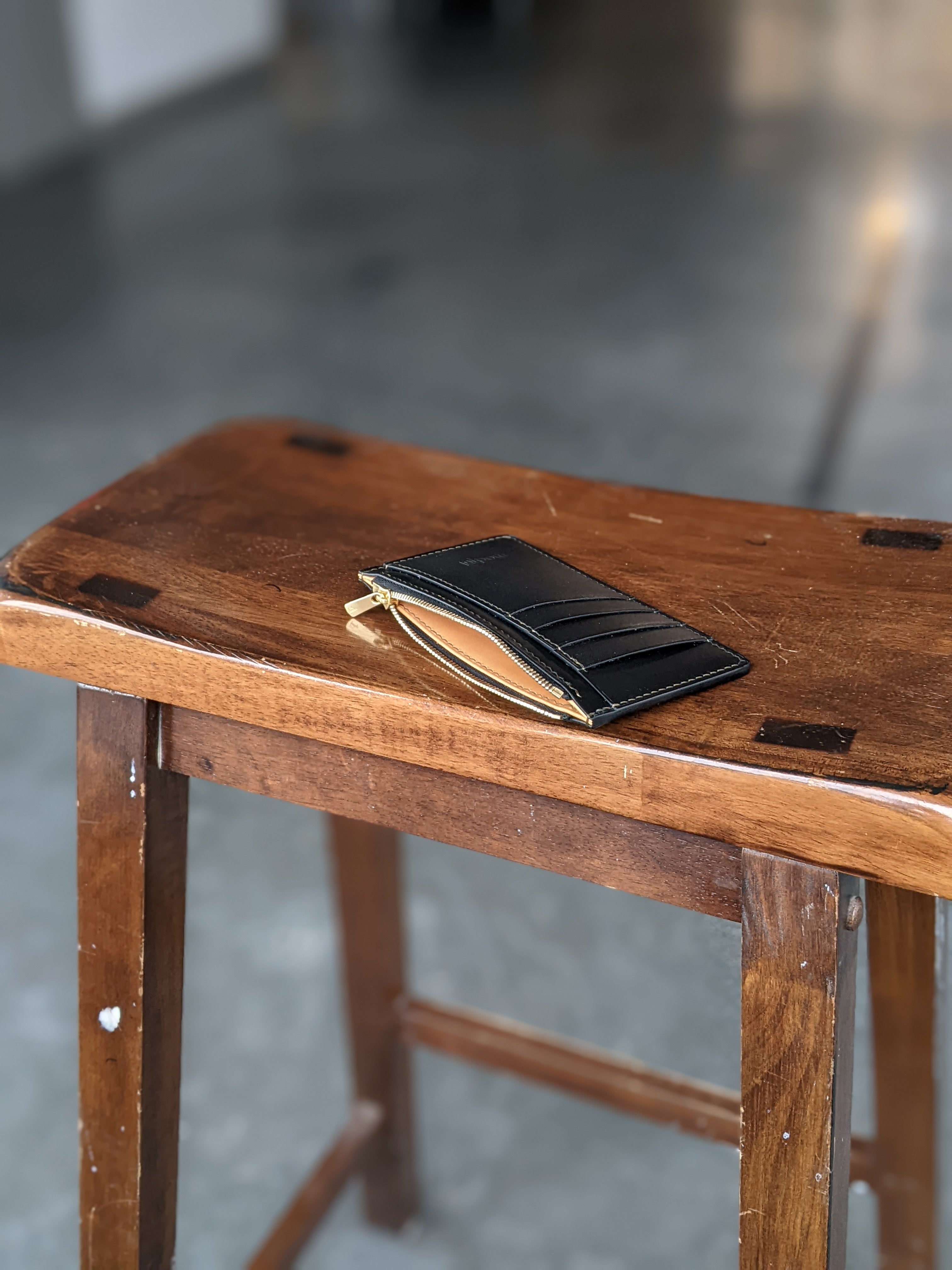 A peek inside the short zip leather wallet in black designed and created by modjūl studio in Canada. Using quality leather this wallet can hold four cards and has a lined zip compartment.