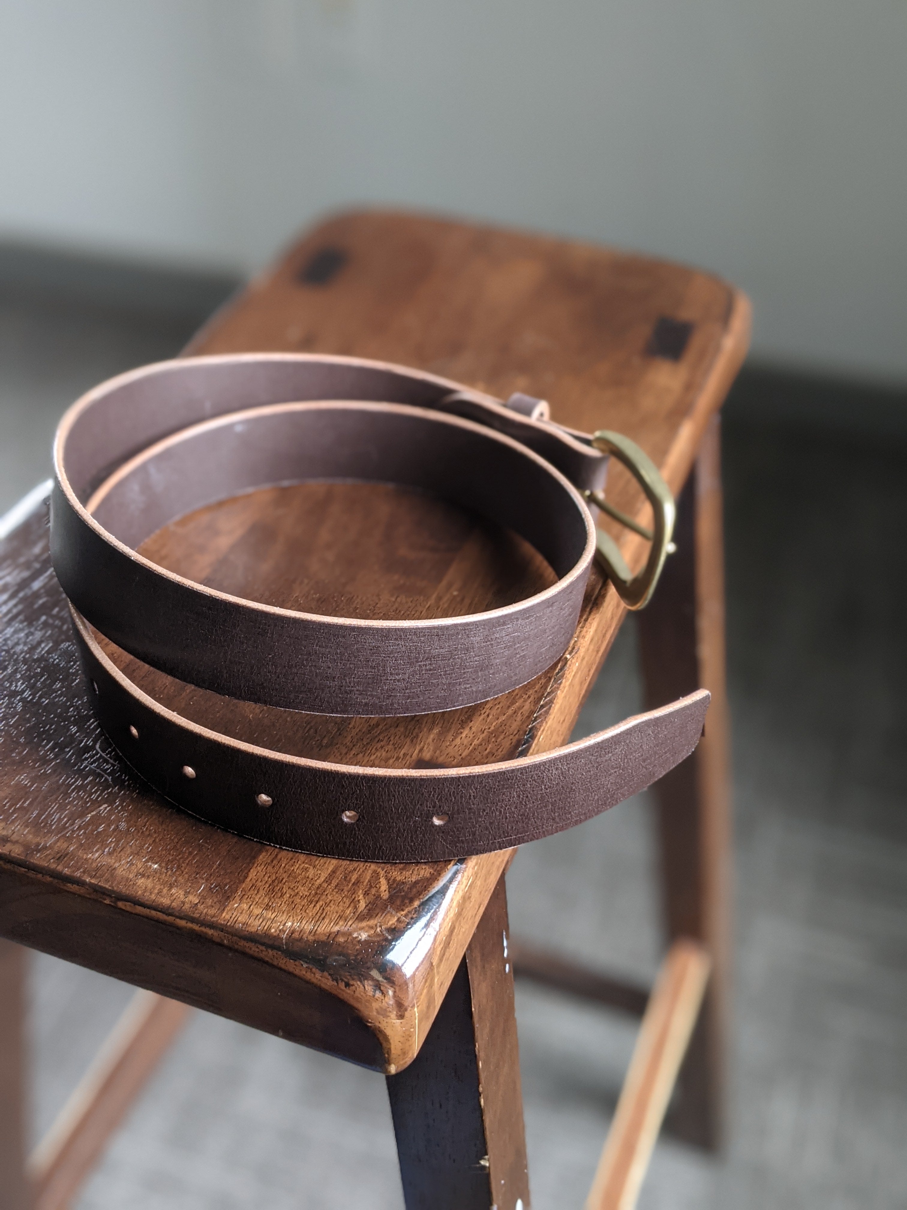 Men's leather belt, handcrafted by modjūl studio in Canada using premium leather and quality hardware.