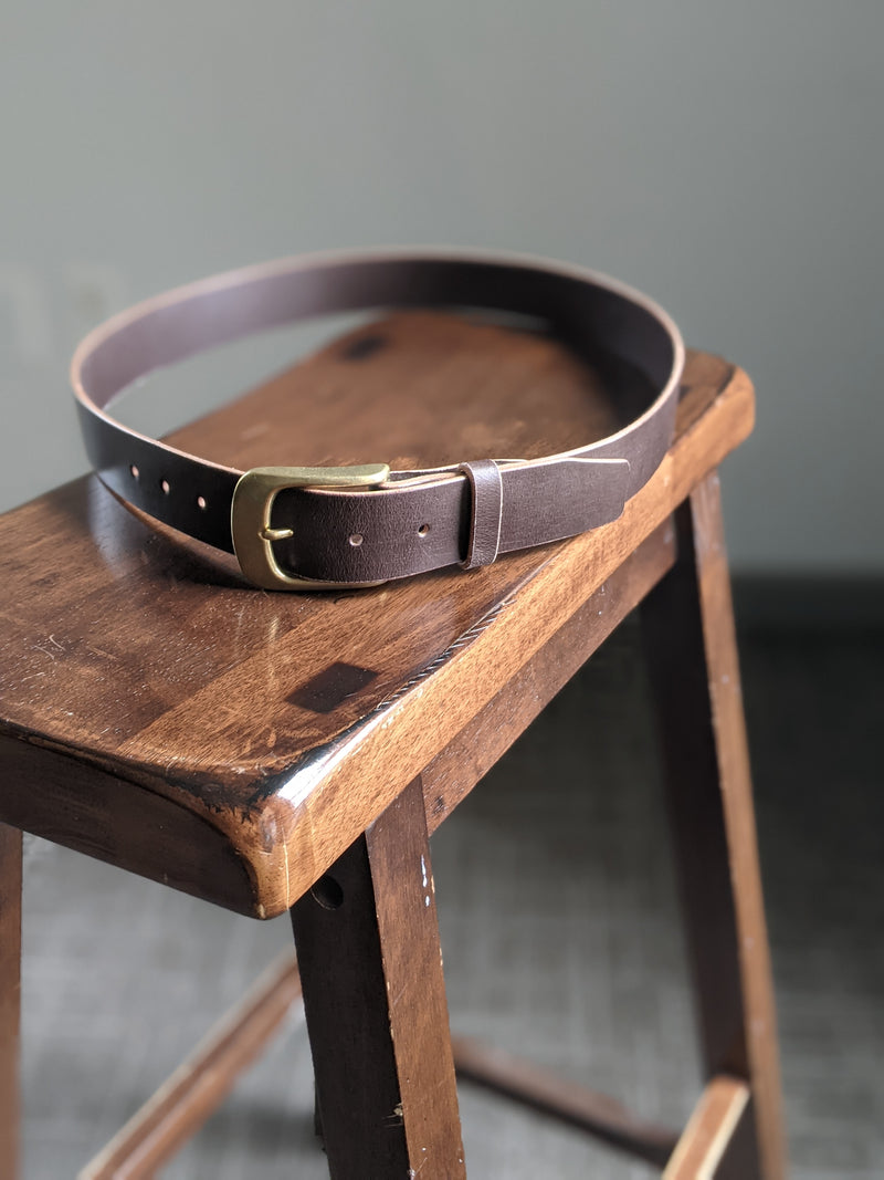 Front view of modjūl's premium made men's leather belt. Handcrafted in Canada using Italian leather and quality brass hardware.